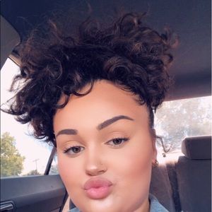 Meet your Posher, Hannah